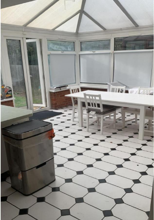 Wandsworth, South London Deluxe King Room 1 Экстерьер фото